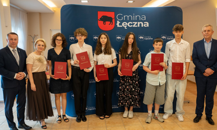 Burmistrz Łęcznej przyznał nagrody dla najzdolniejszych uczniów