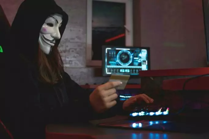 Straciła 16 tysięcy złotych w kilka minut. Oszustwo &bdquo;na pracownika banku&rdquo; w gminie Cyc&oacute;w